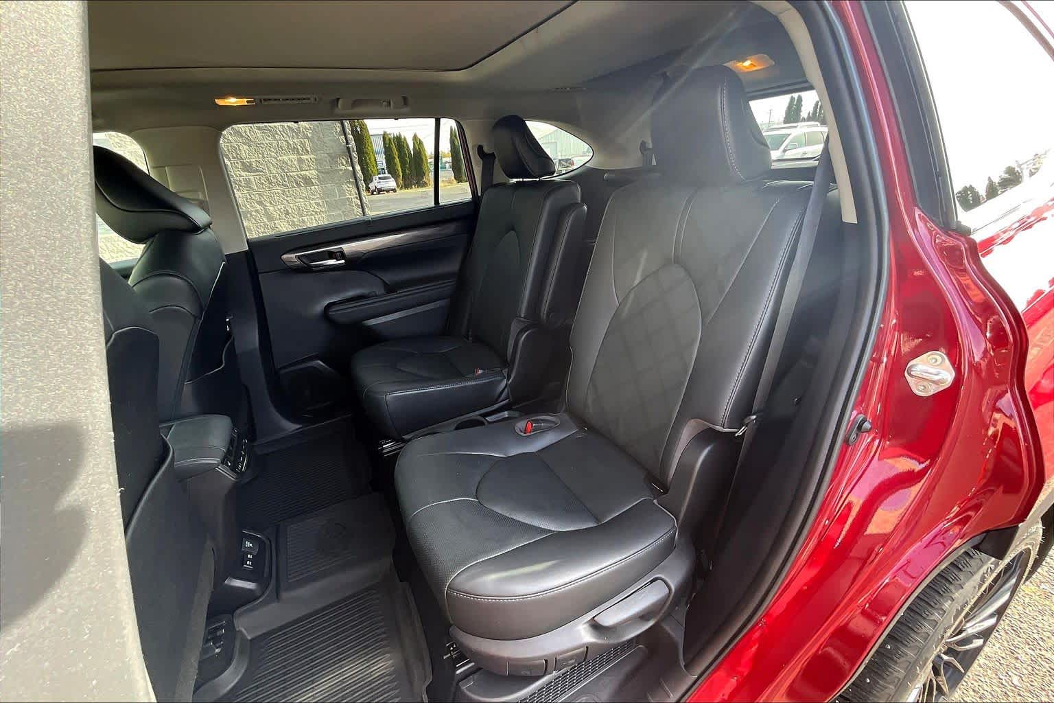 Thumbnail: 2021 Toyota Highlander - 29