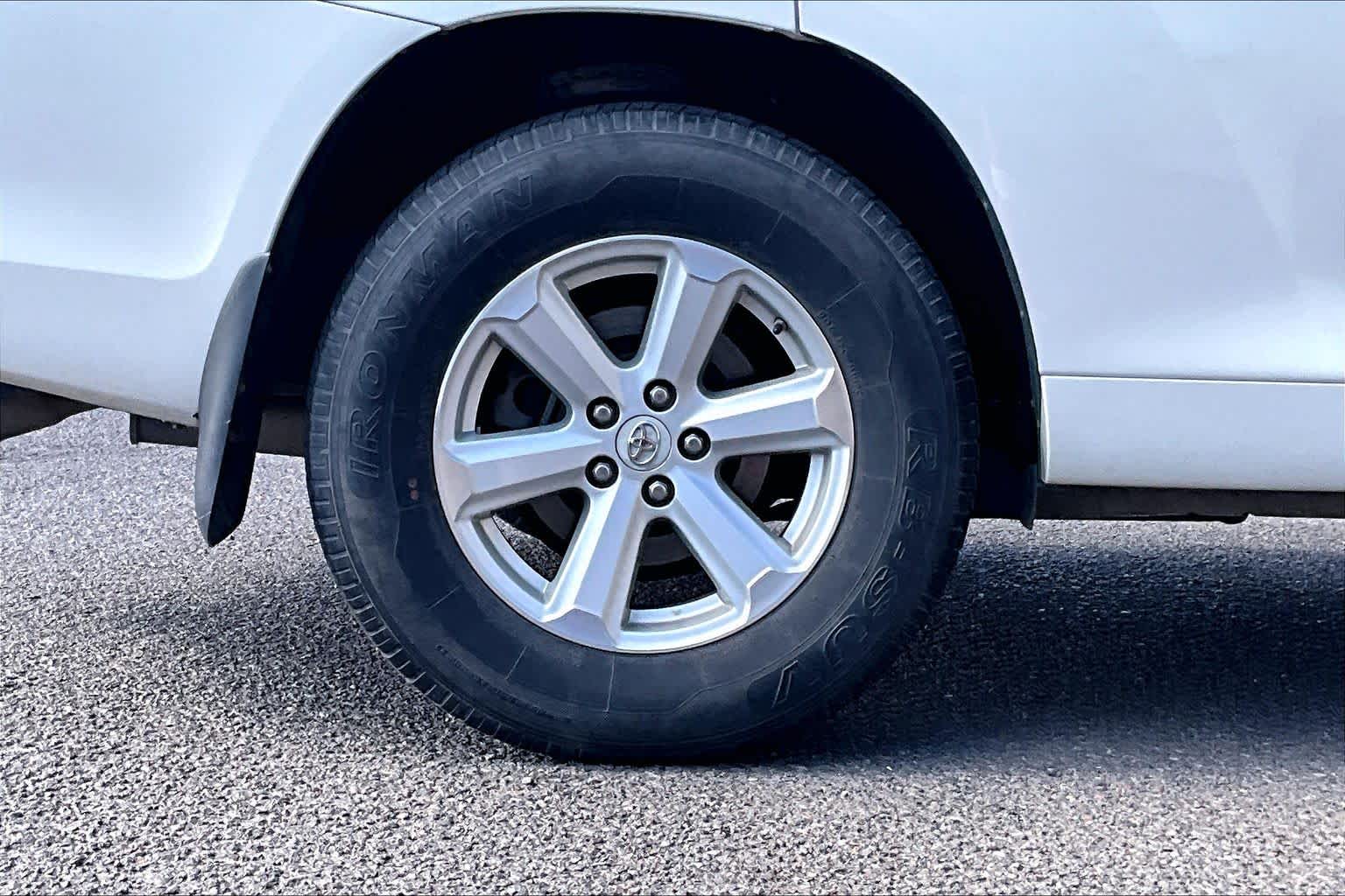 Thumbnail: 2010 Toyota Highlander - 36