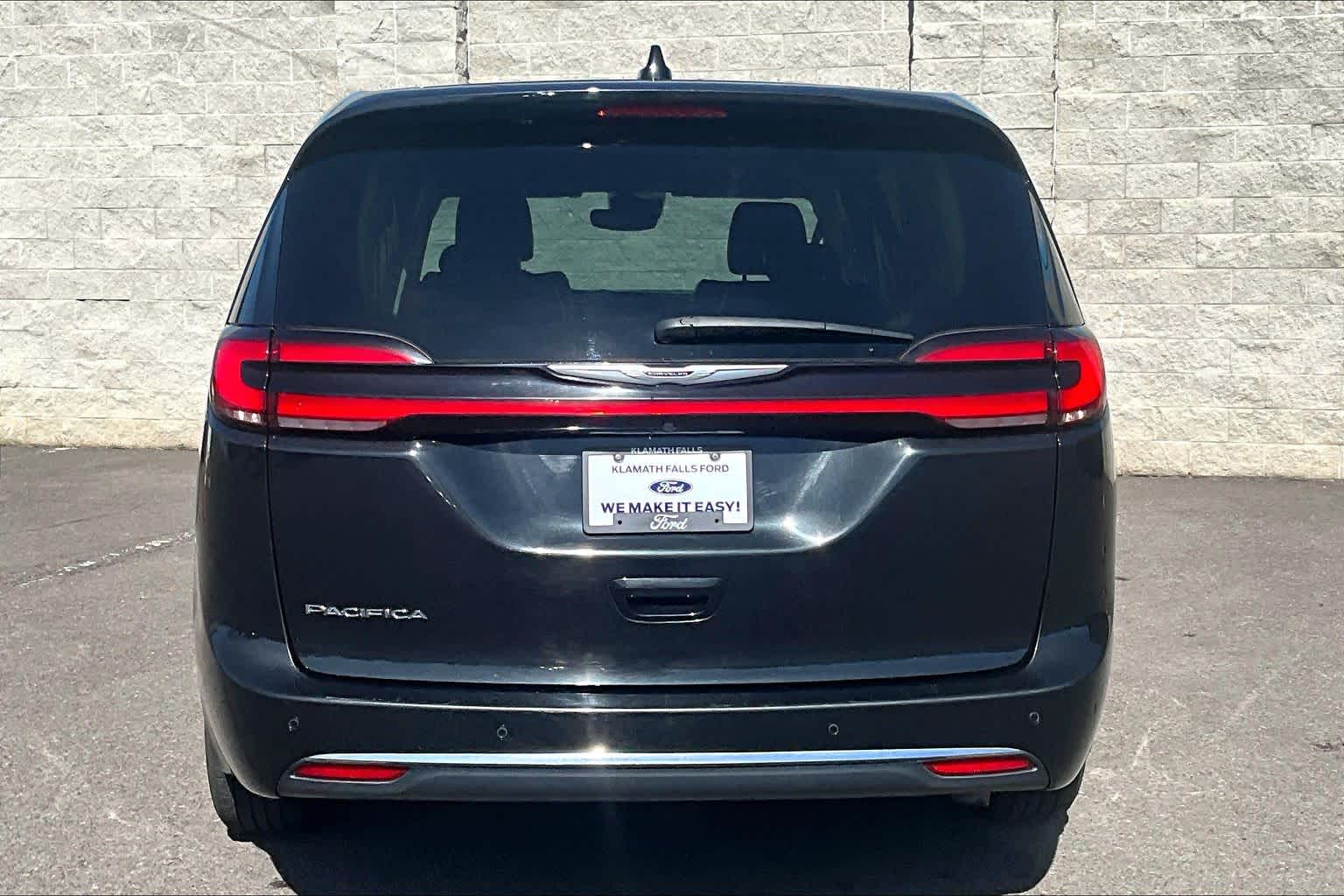 Thumbnail: 2023 Chrysler Pacifica - 5