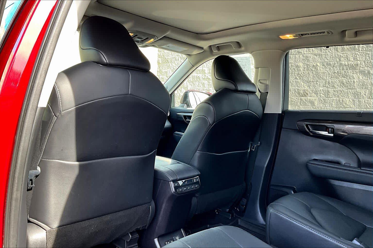 Thumbnail: 2021 Toyota Highlander - 12