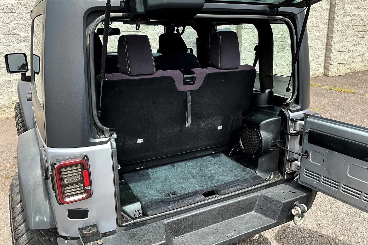 Thumbnail: 2013 Jeep Wrangler - 15