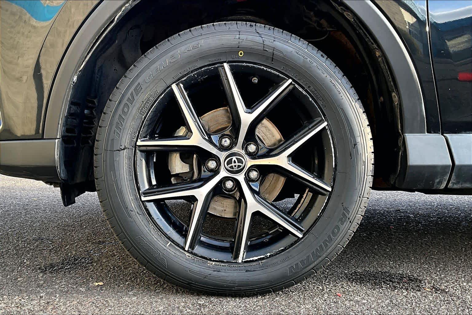 Thumbnail: 2017 Toyota RAV4 - 8