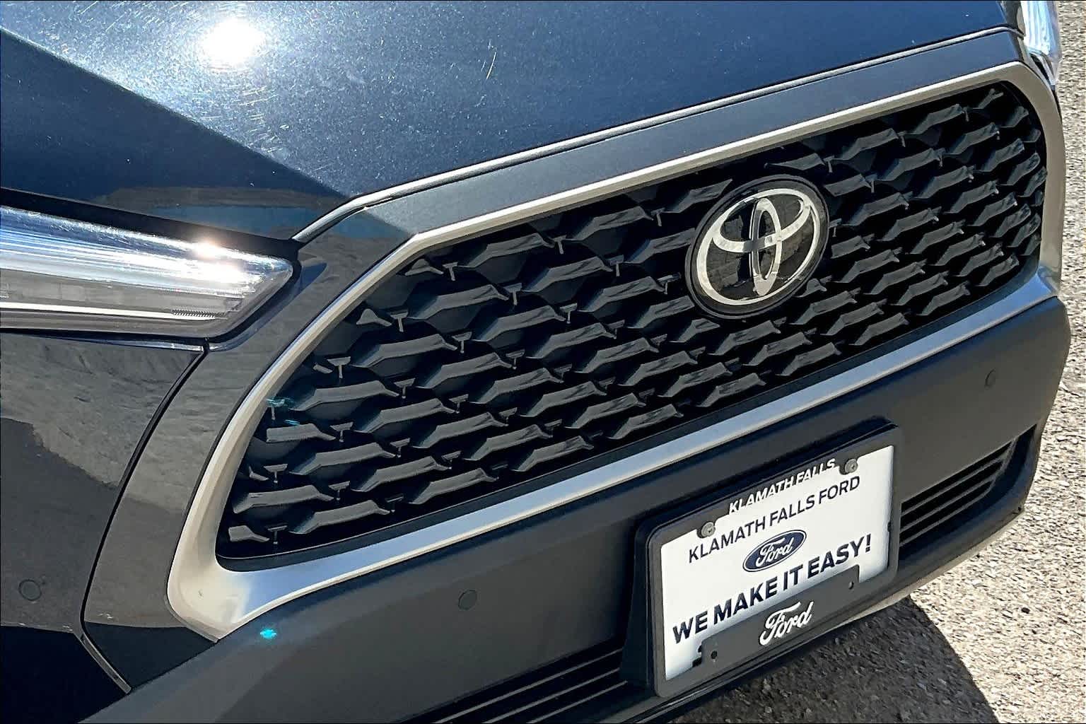 2023 Toyota Corolla Cross XLE 33