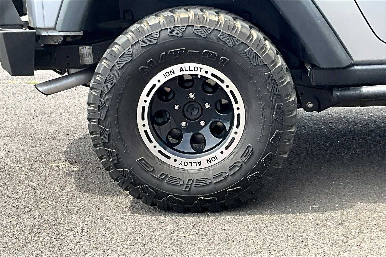 Thumbnail: 2013 Jeep Wrangler - 33
