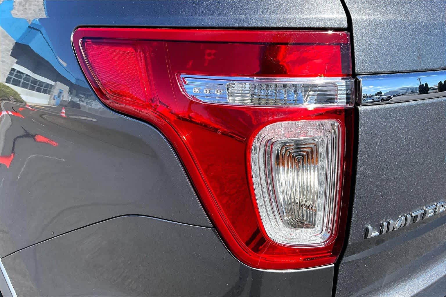 Thumbnail: 2013 Ford Explorer - 32