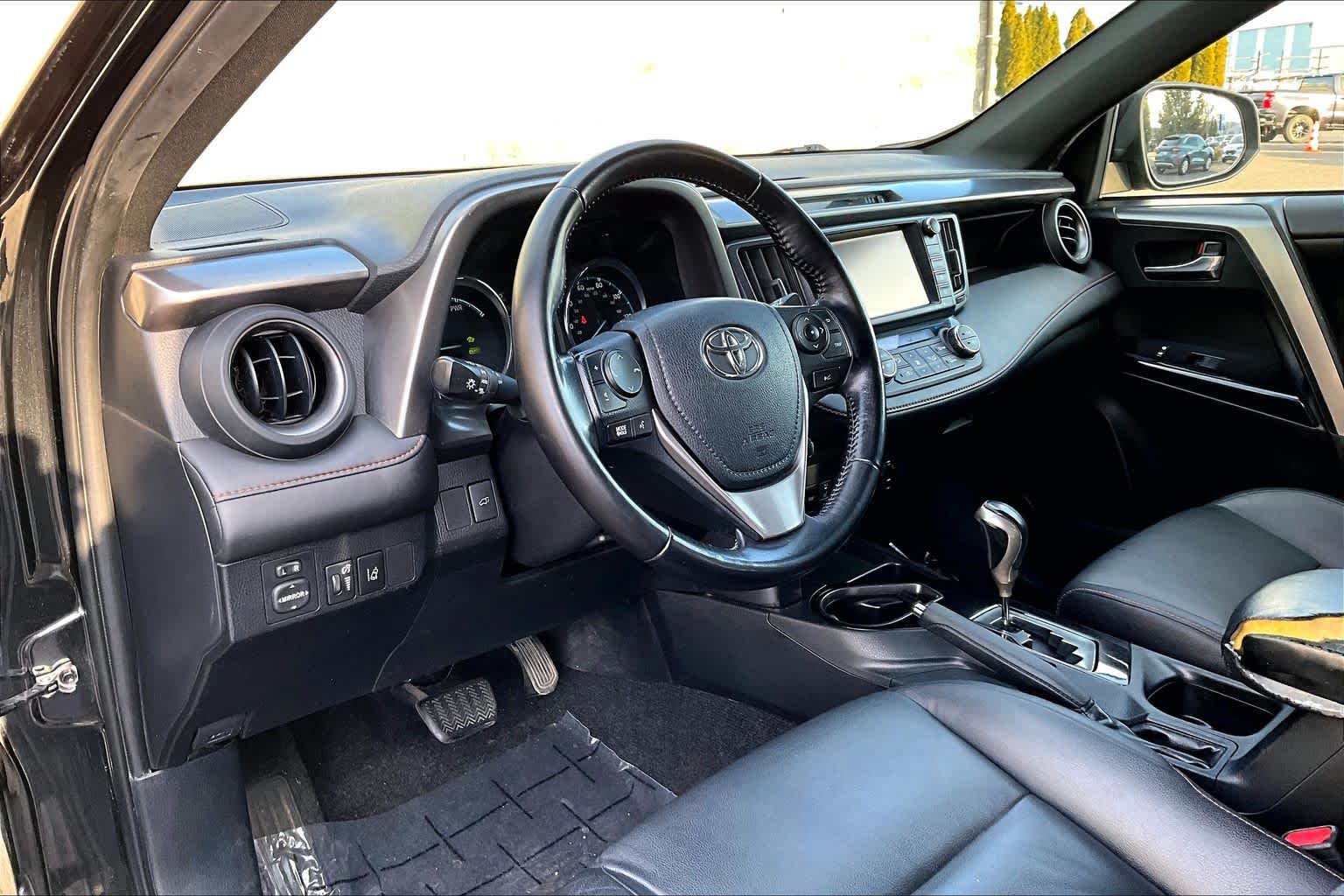 Thumbnail: 2017 Toyota RAV4 - 2