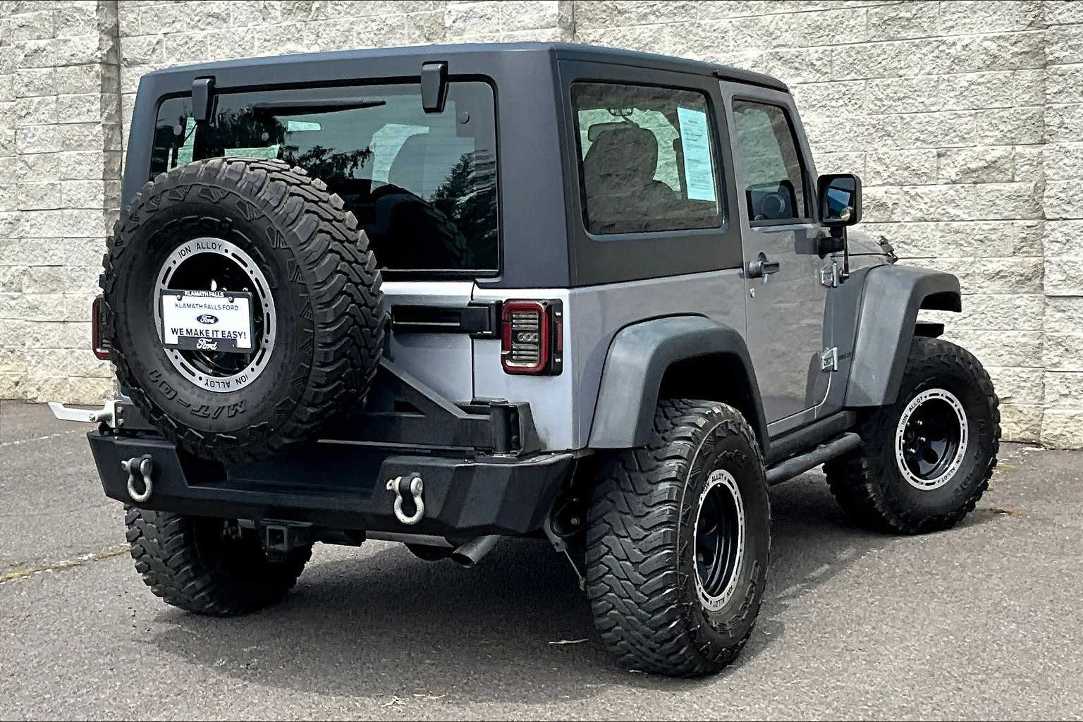 Thumbnail: 2013 Jeep Wrangler - 19