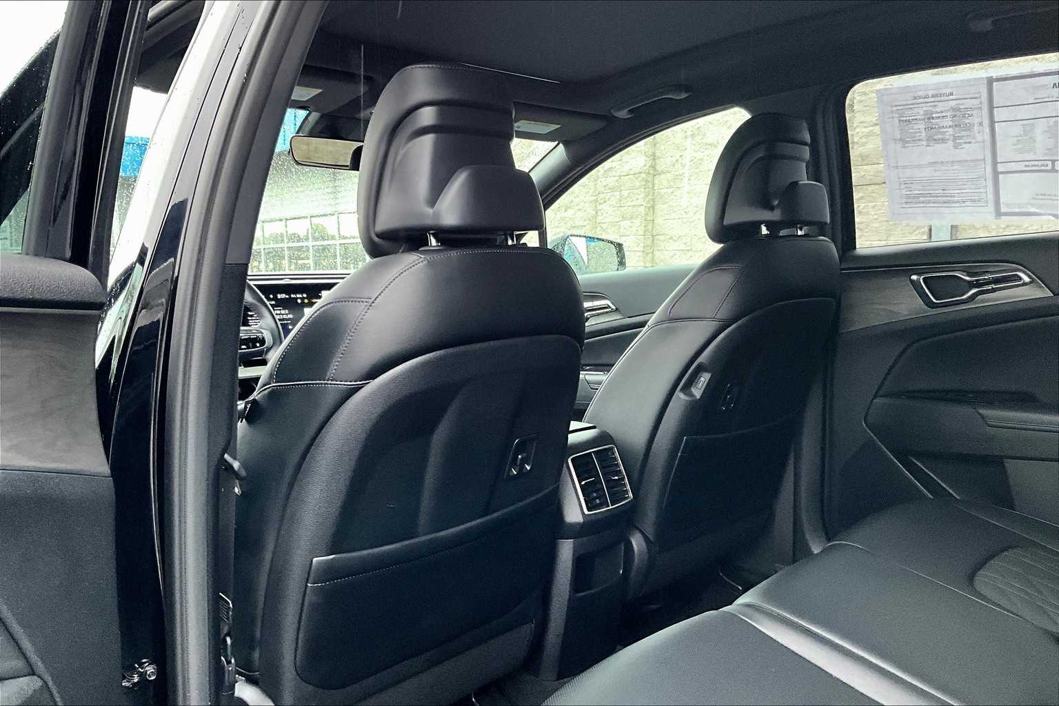 Thumbnail: 2024 Kia Sportage - 12