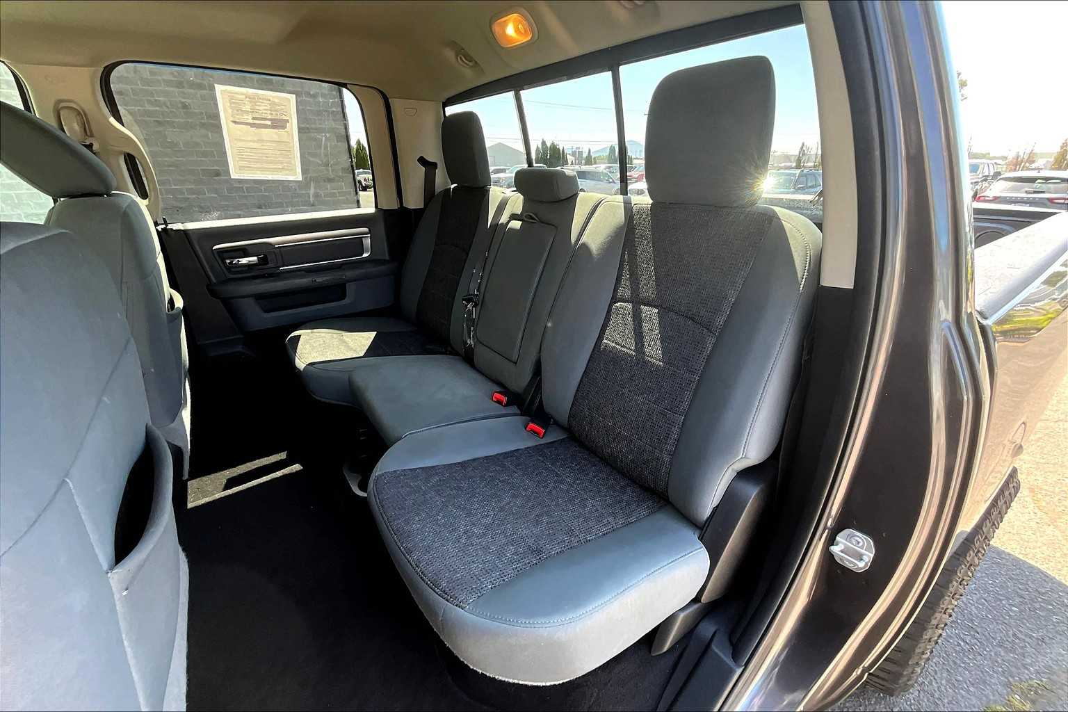 2019 RAM 1500 Classic Big Horn 29