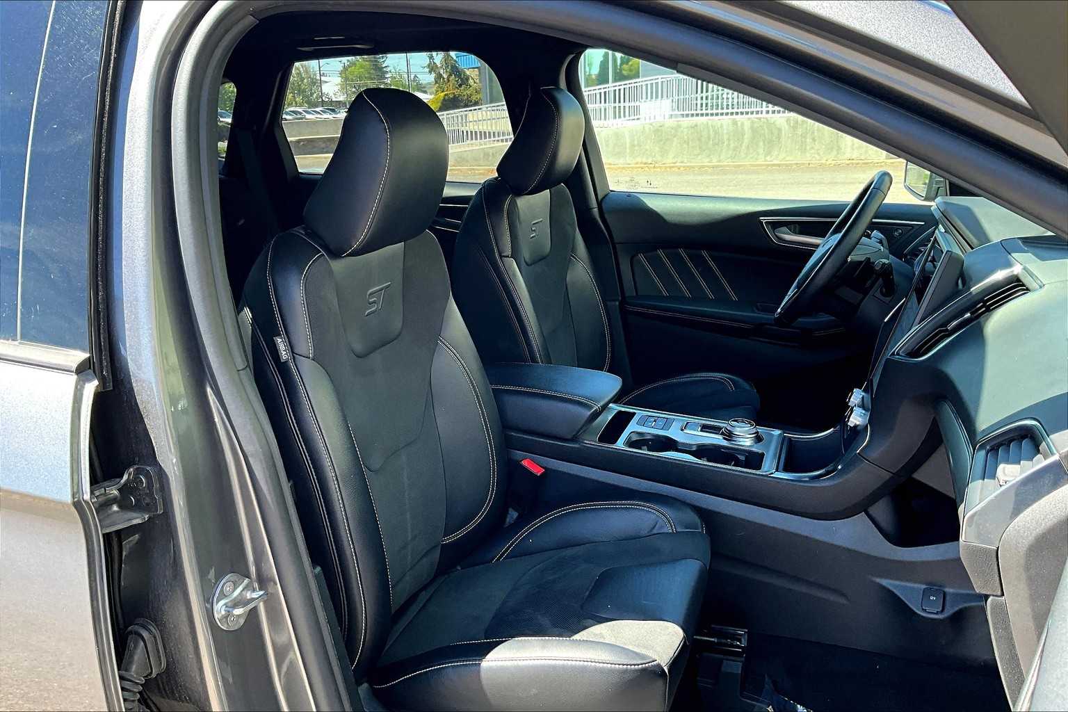 2022 Ford Edge ST 13