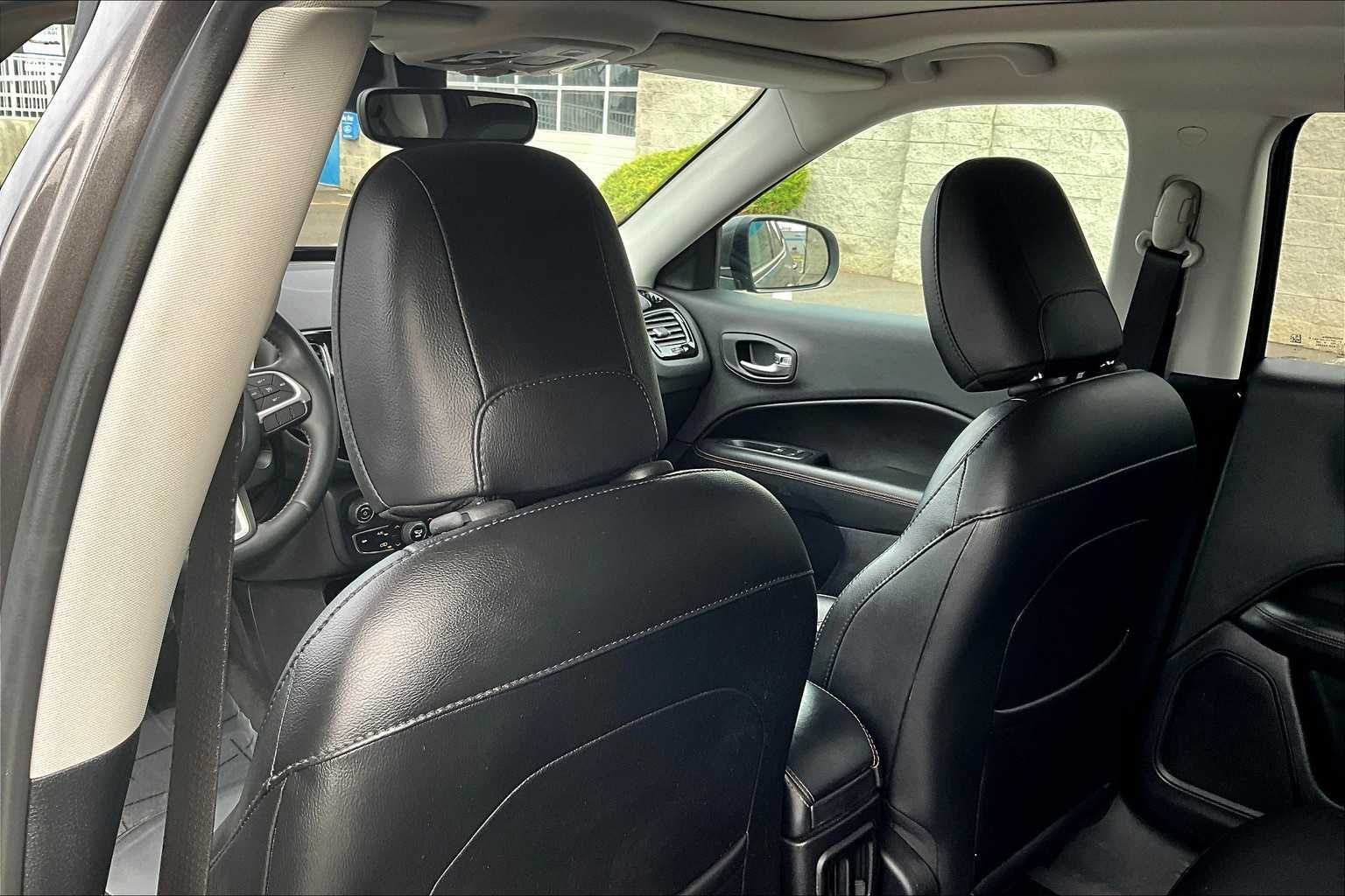 Thumbnail: 2018 Jeep Compass - 12