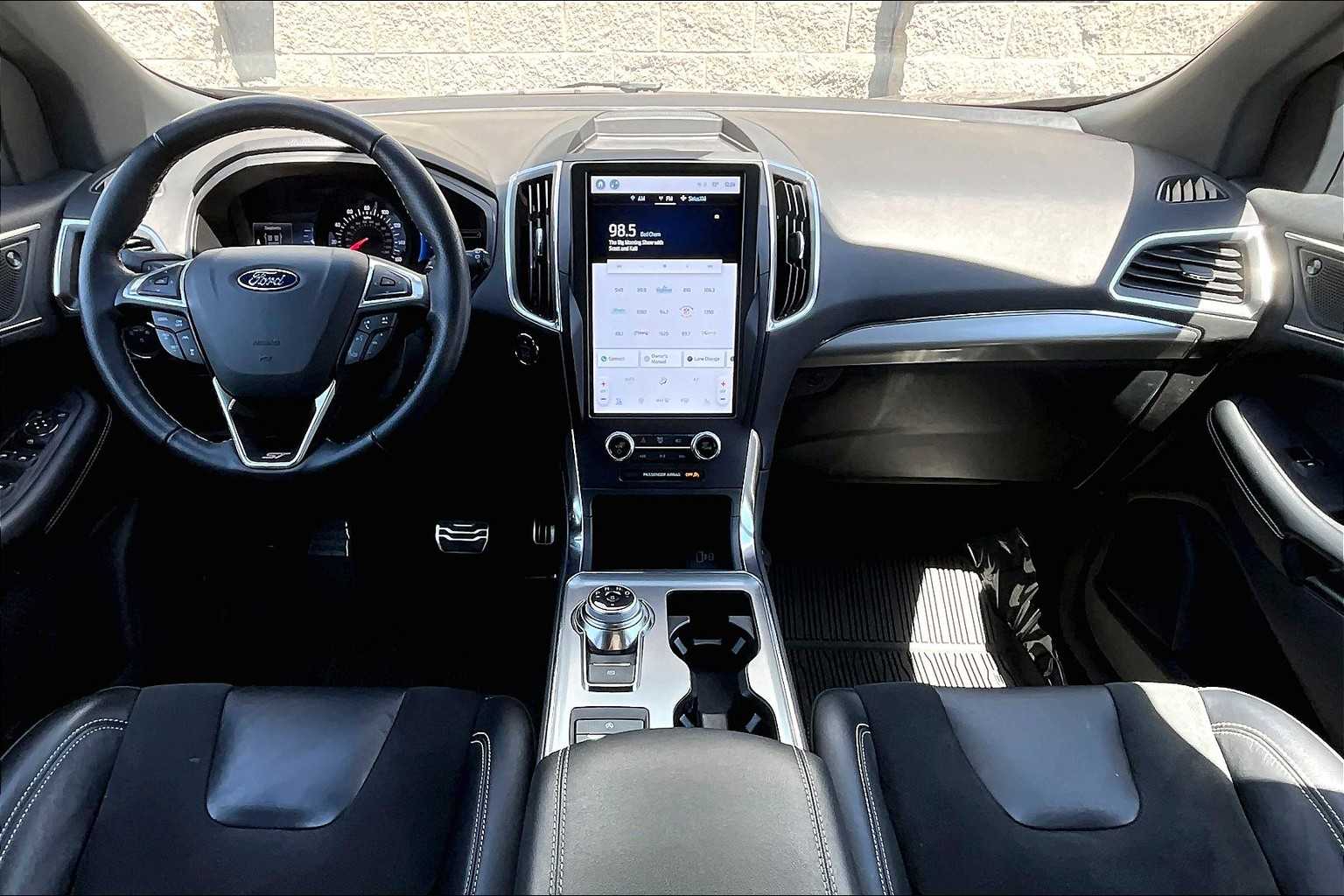 2022 Ford Edge ST 10
