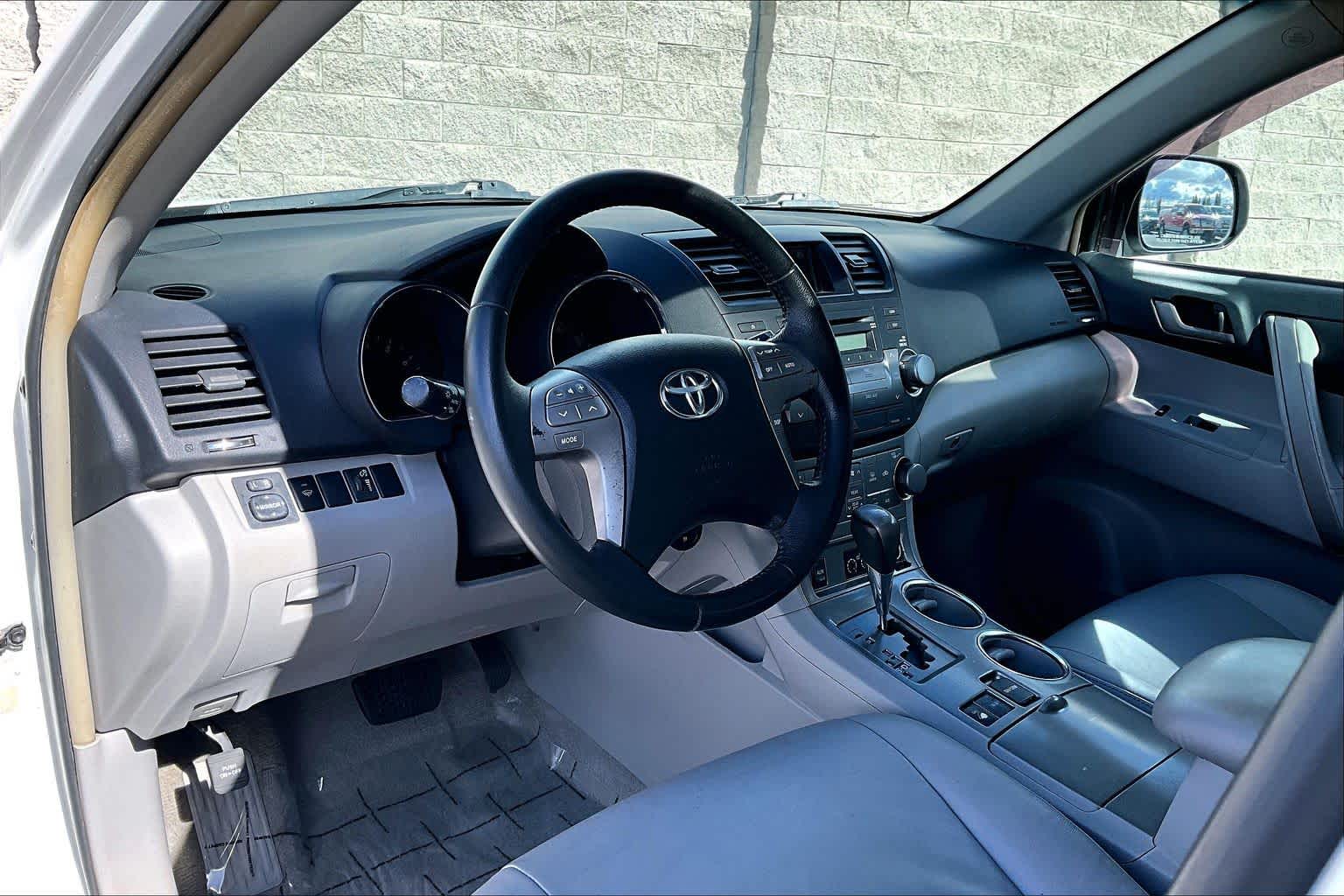 Thumbnail: 2010 Toyota Highlander - 2