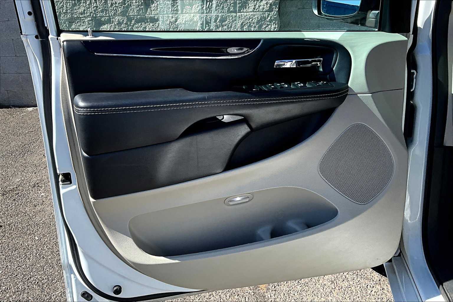 Thumbnail: 2017 Dodge Grand Caravan - 27