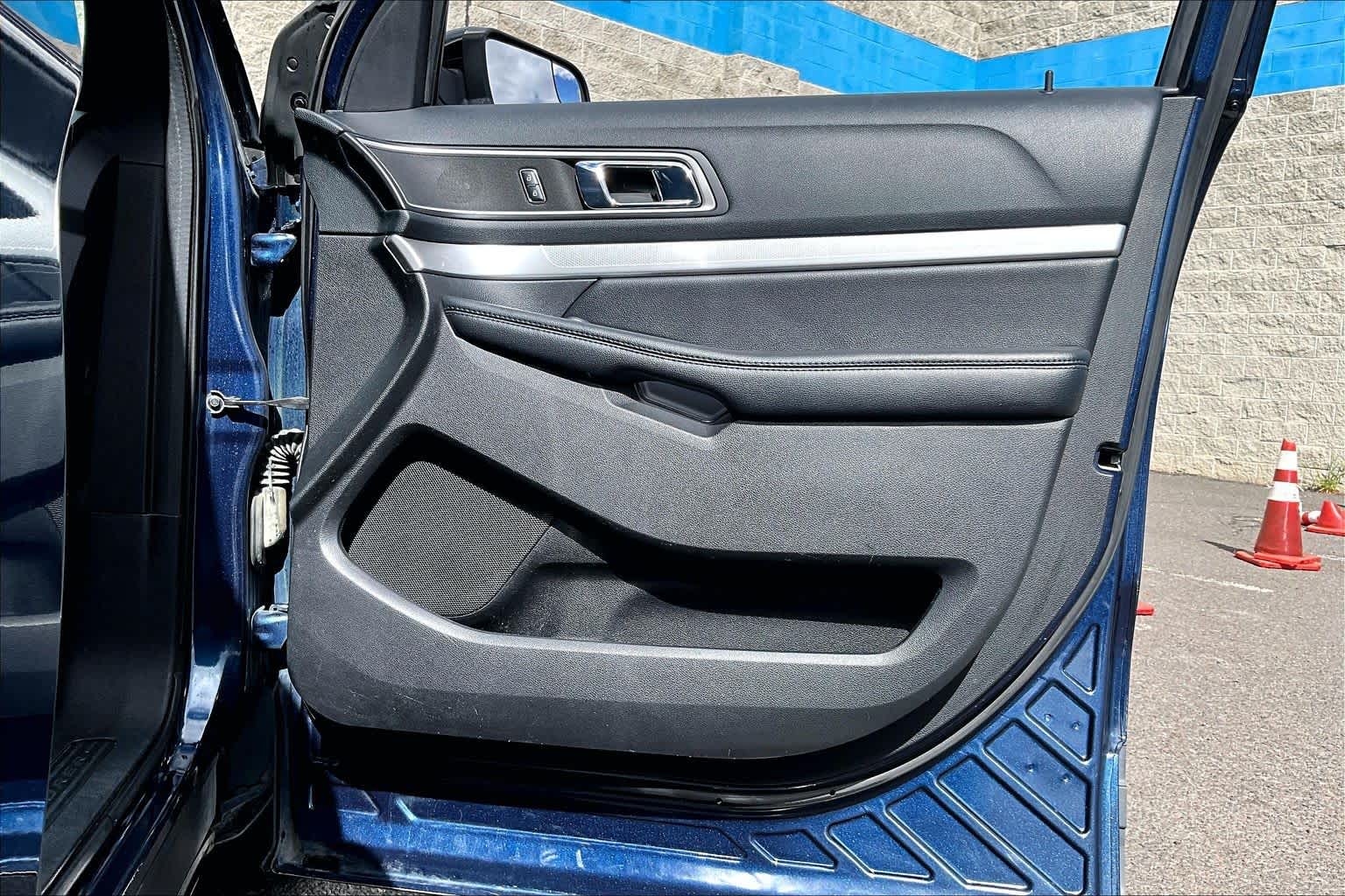 Thumbnail: 2016 Ford Explorer - 28