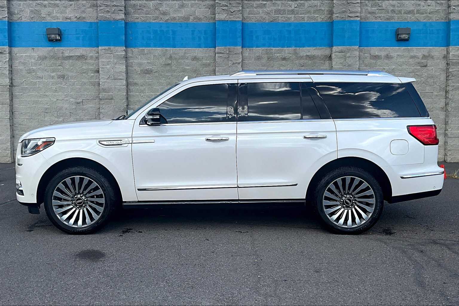 Thumbnail: 2019 Lincoln Navigator - 3