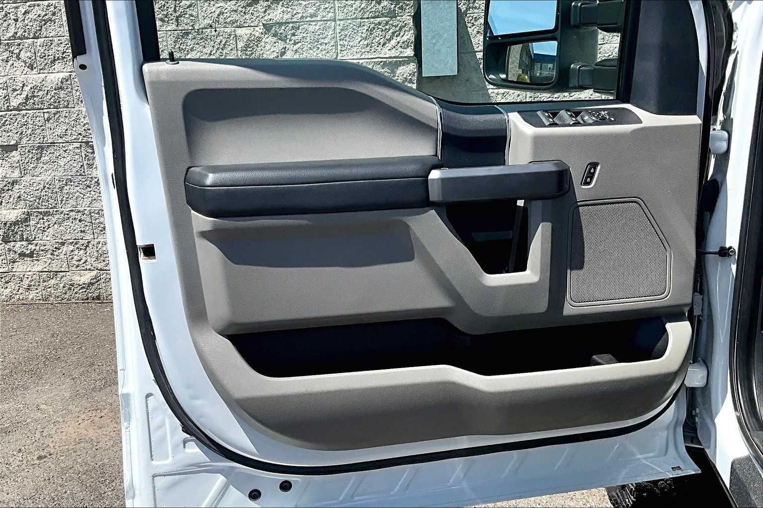 2022 Ford F-350 XLT 27