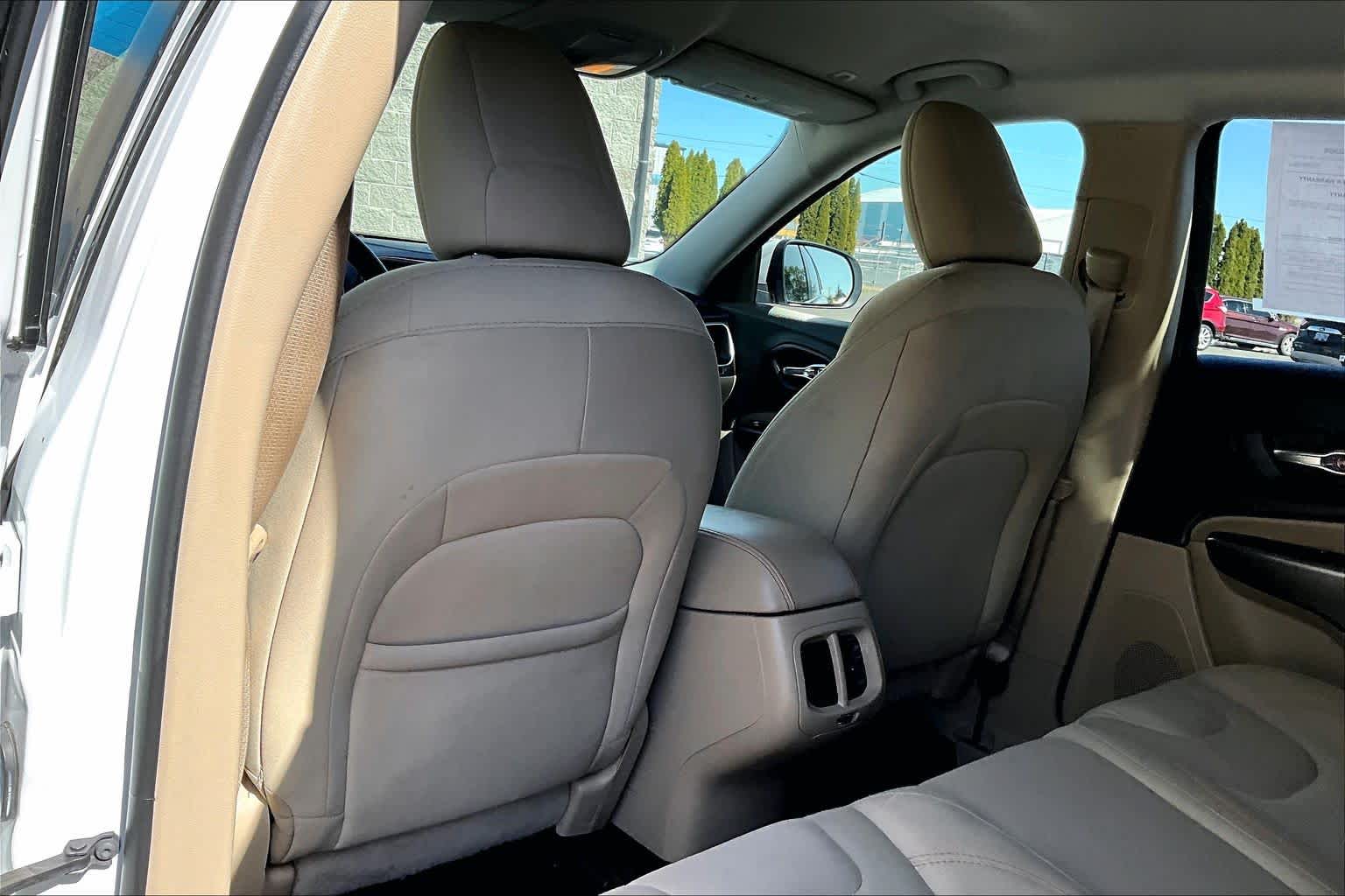 Thumbnail: 2019 Jeep Cherokee - 12