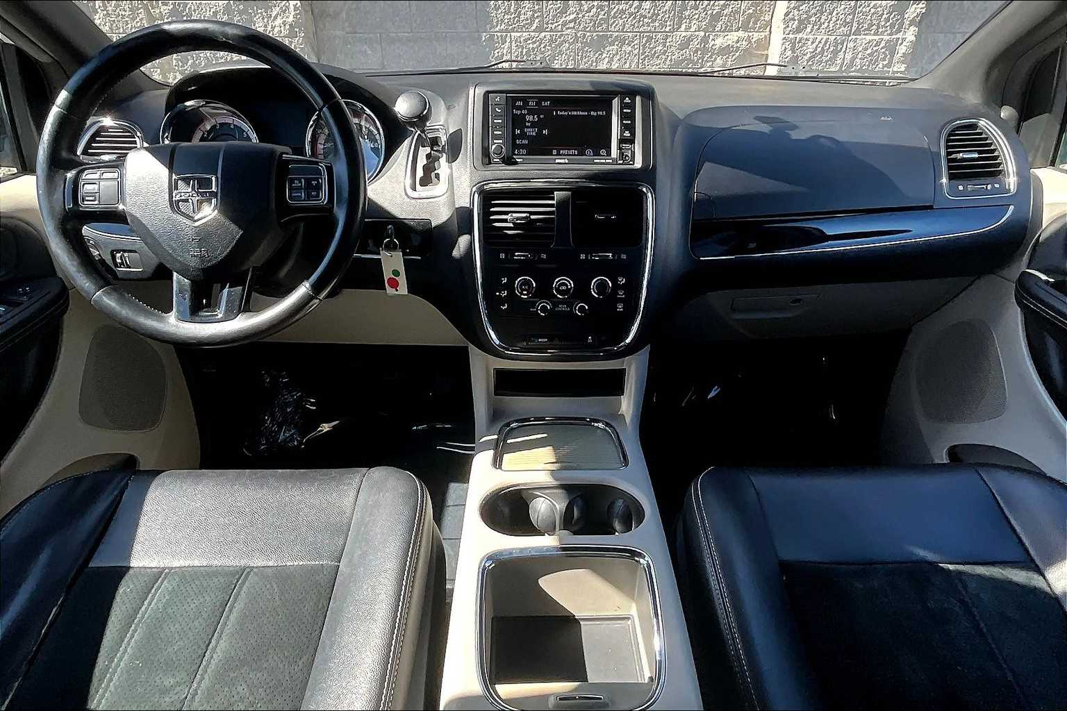 Thumbnail: 2017 Dodge Grand Caravan - 10