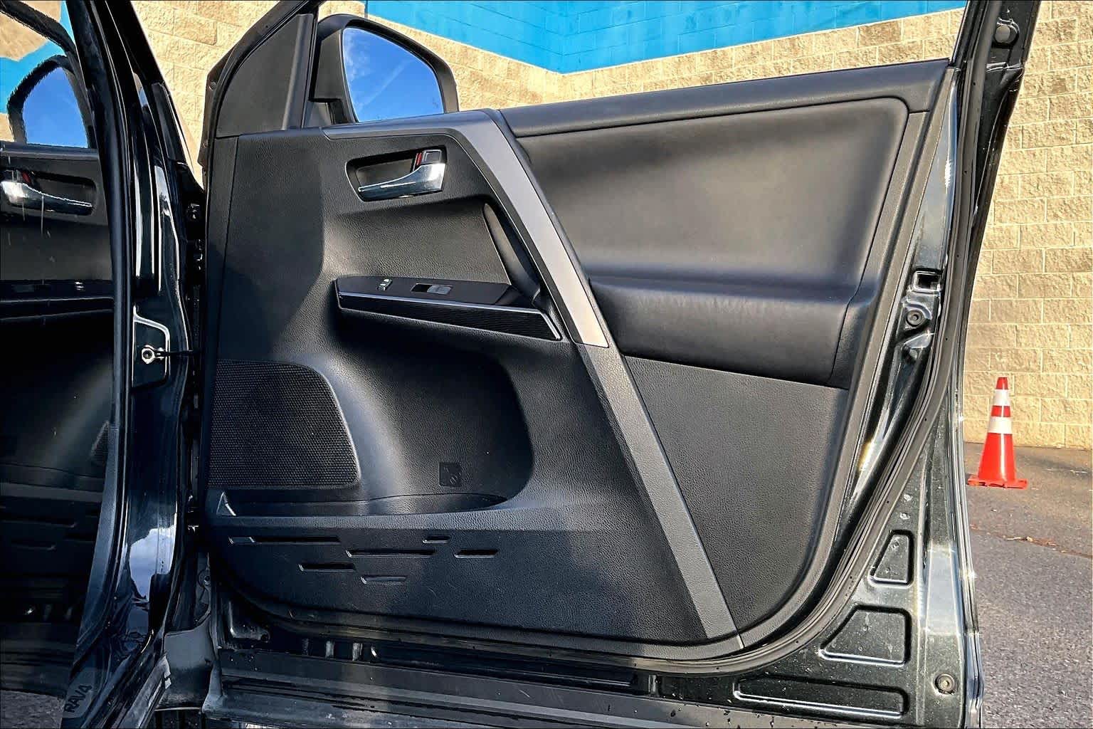 Thumbnail: 2017 Toyota RAV4 - 28