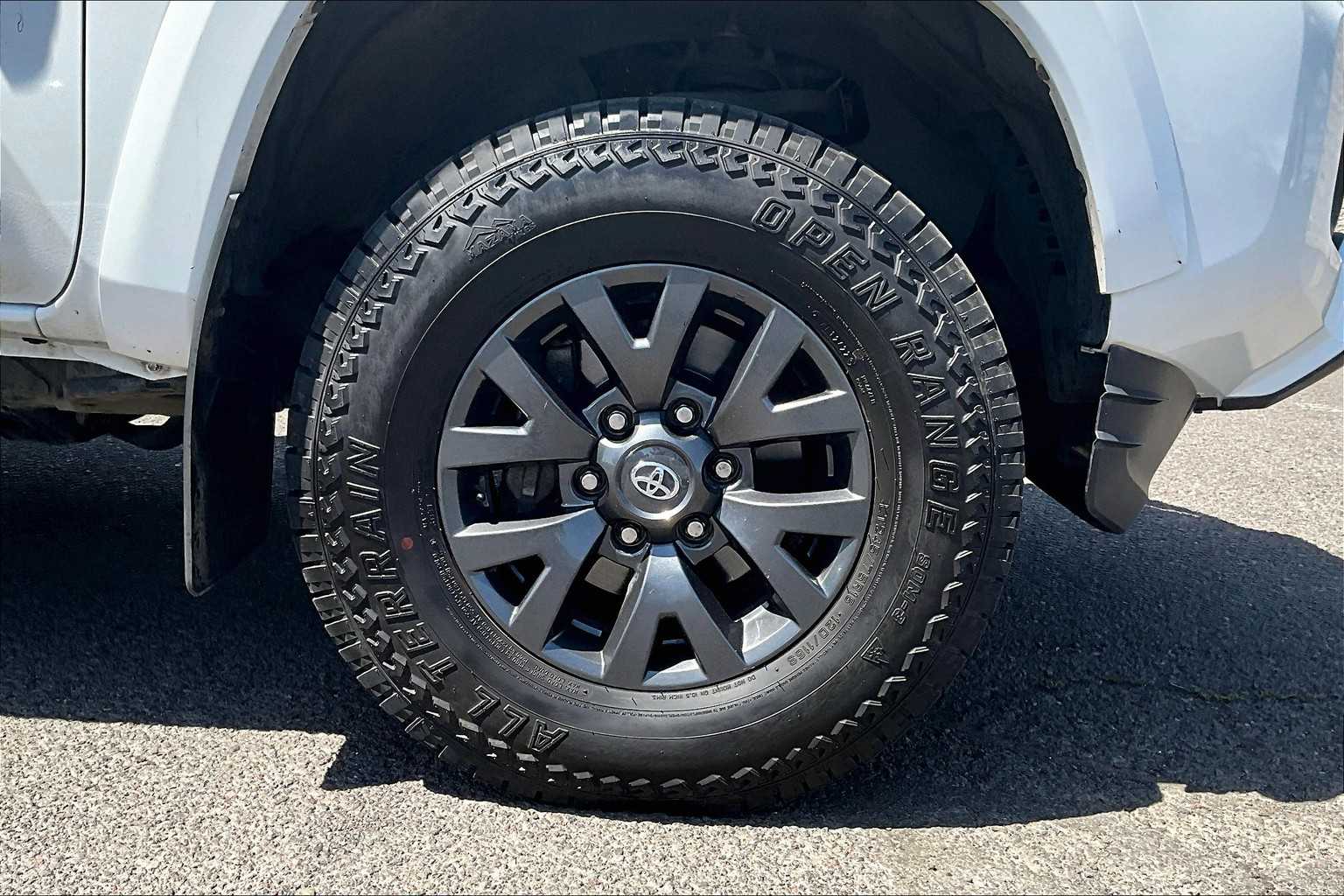 2022 Toyota Tacoma SR5 34
