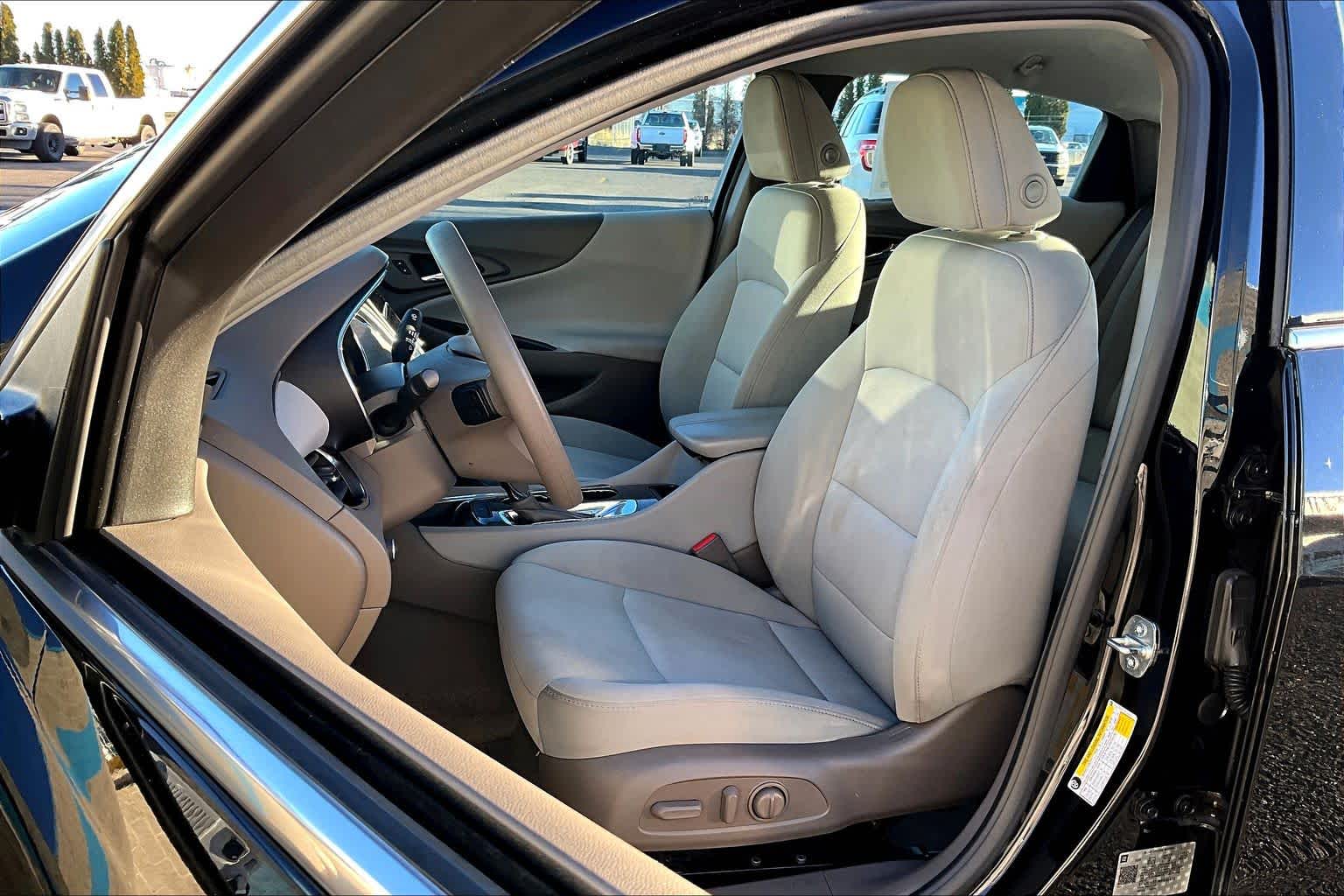 Thumbnail: 2019 Chevrolet Malibu - 11