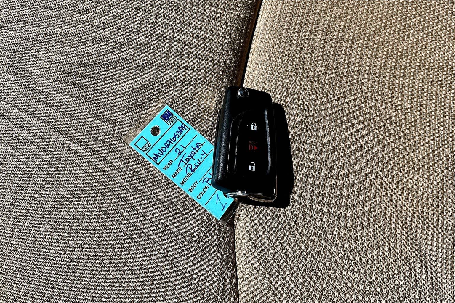 Thumbnail: 2021 Toyota RAV4 - 19