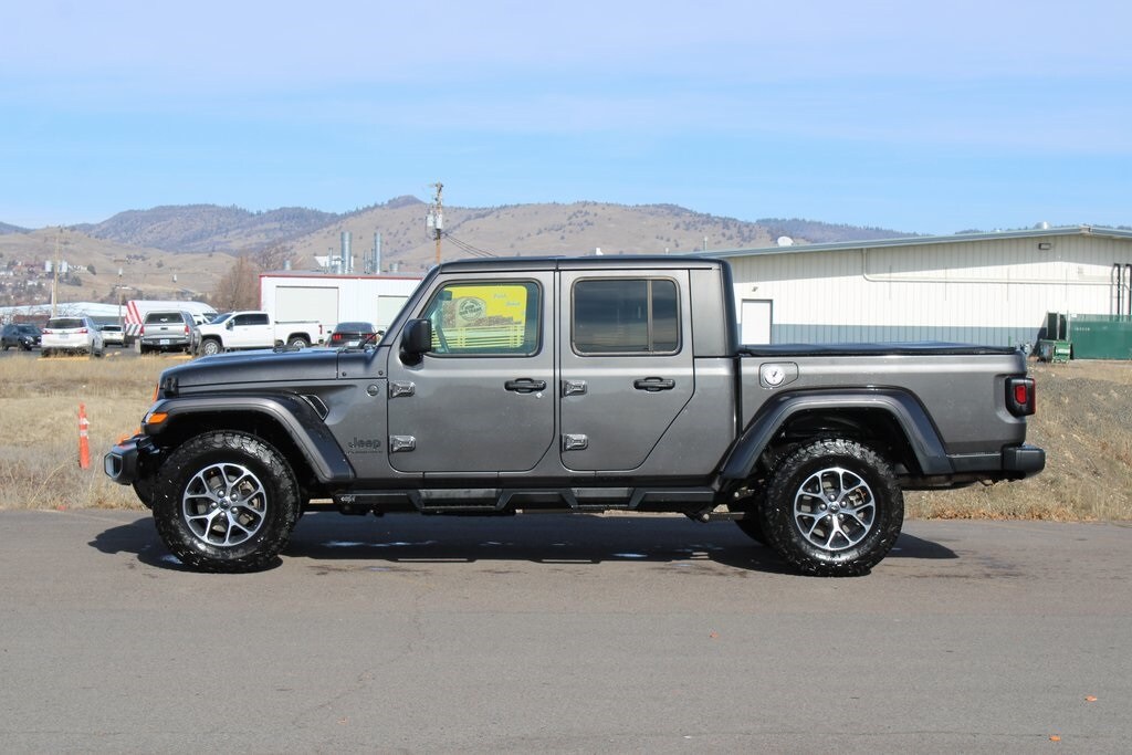 Used 2024 Jeep Gladiator Sport Truck Crew Cab