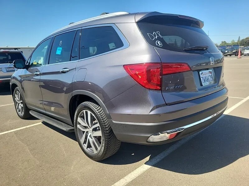 2017 Honda Pilot Touring photo 2