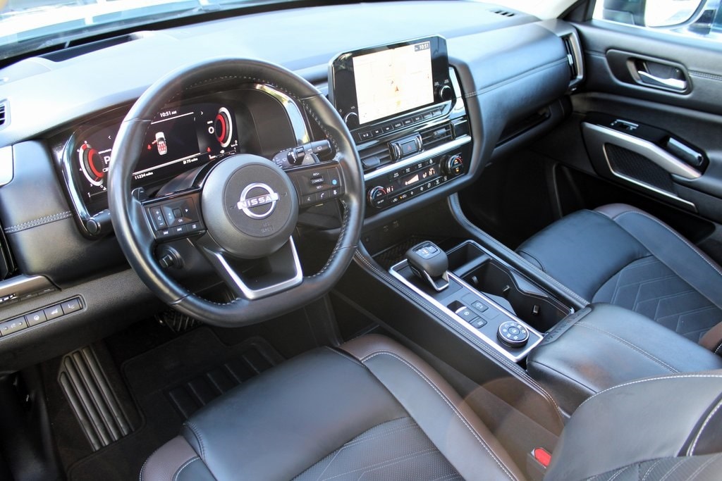 Used 2025 Nissan Pathfinder Platinum SUV