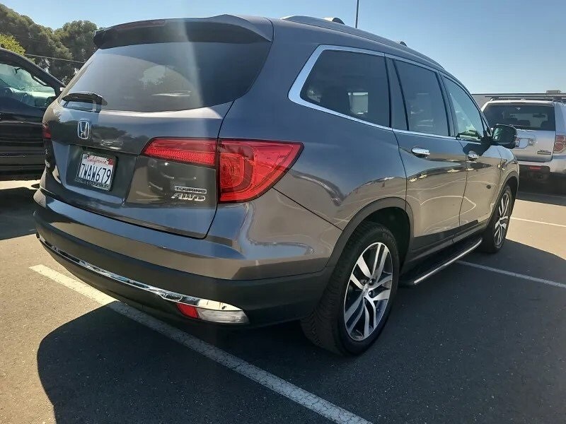 2017 Honda Pilot Touring photo 4