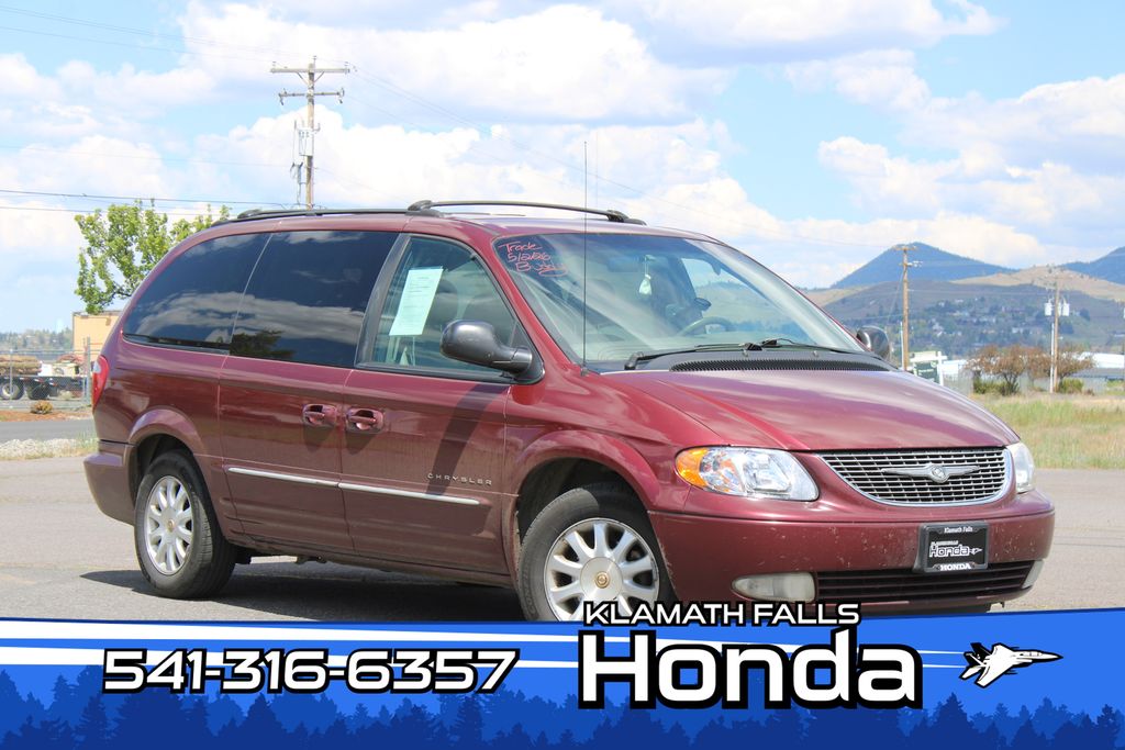 2001 Chrysler Town & Country LXI's photo