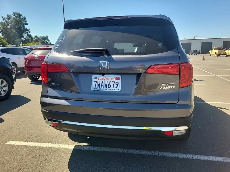 2017 Honda Pilot Touring photo 3