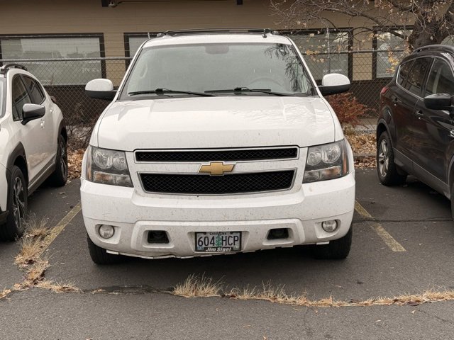 2014 Chevrolet Suburban 1500 LT photo 2
