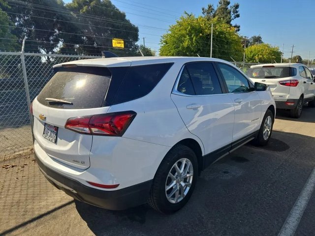 2022 Chevrolet Equinox LT photo 3