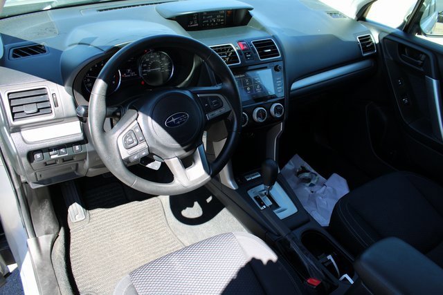 2018 Subaru Forester 2.5i Premium photo 2