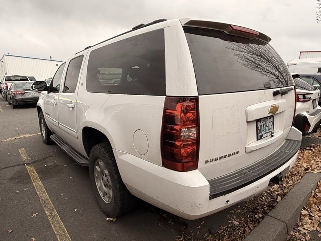 2014 Chevrolet Suburban 1500 LT photo 4