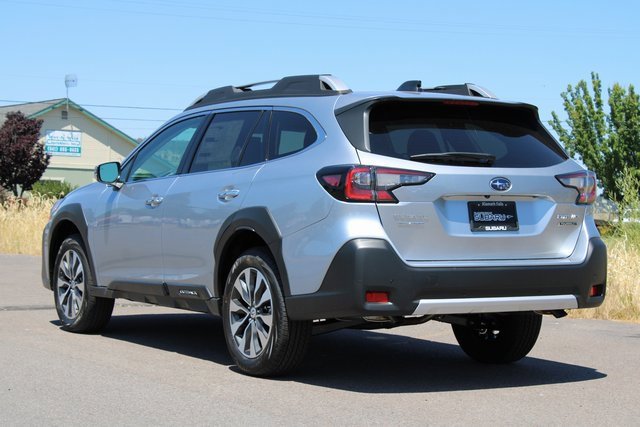 2025 Subaru Outback Touring XT photo 3