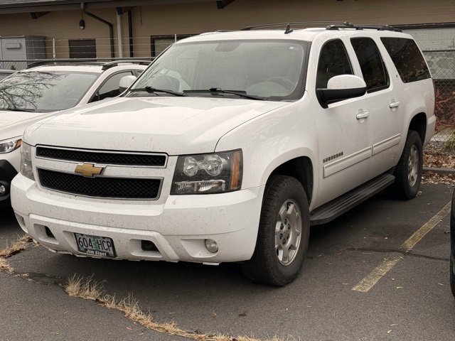 2014 Chevrolet Suburban 1500 LT photo 3