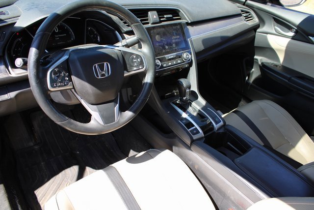 2017 Honda Civic Touring photo 2
