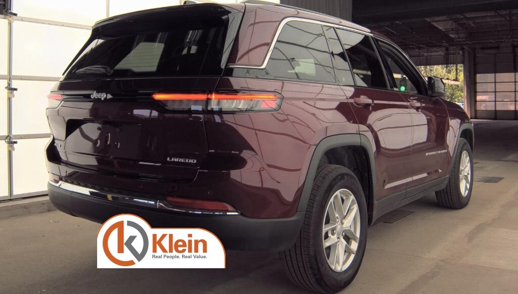 2024 Jeep Grand Cherokee Laredo photo 3