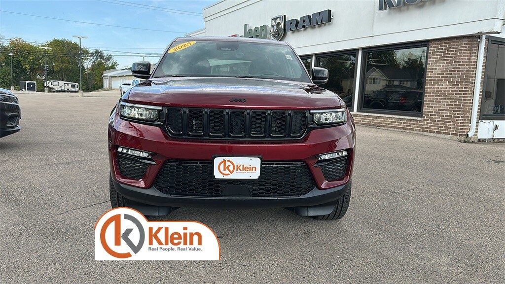2025 Jeep Grand Cherokee Limited photo 2