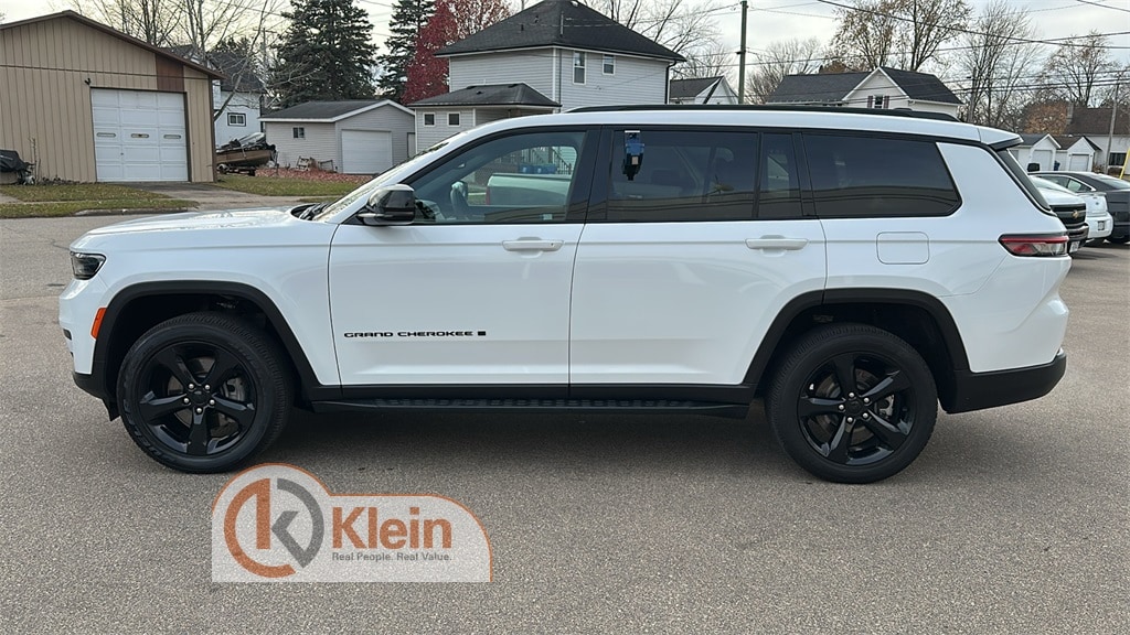 Used 2024 Jeep Grand Cherokee L Laredo SUV