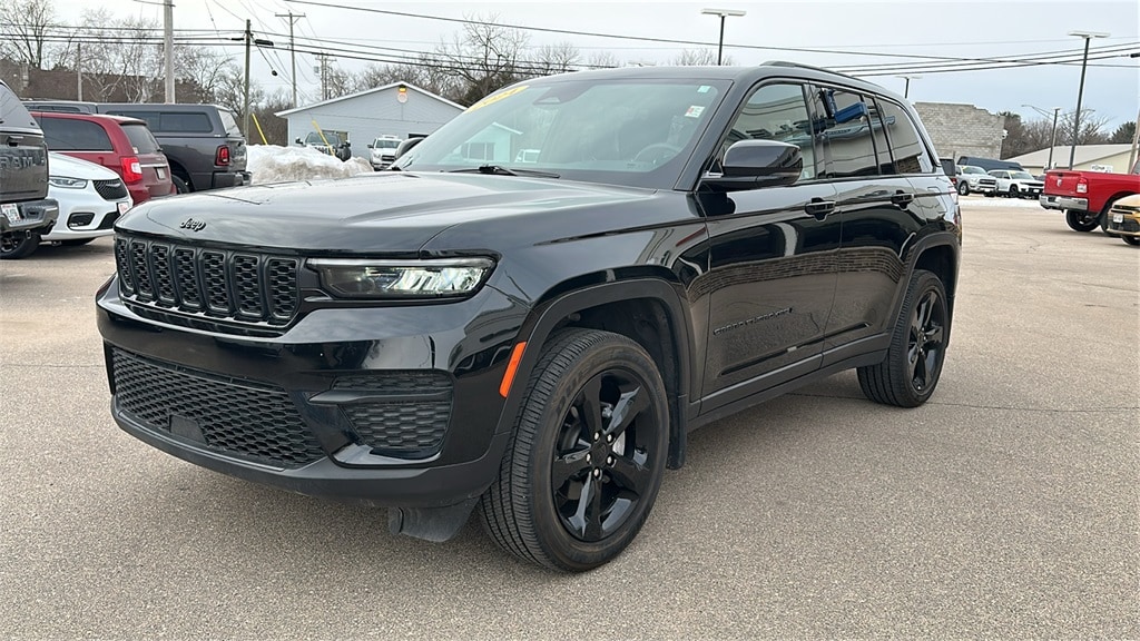 Used 2024 Jeep Grand Cherokee Laredo SUV