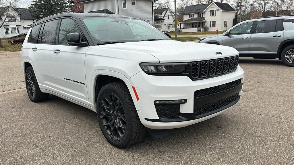 2024 Jeep Grand Cherokee L Summit photo 3