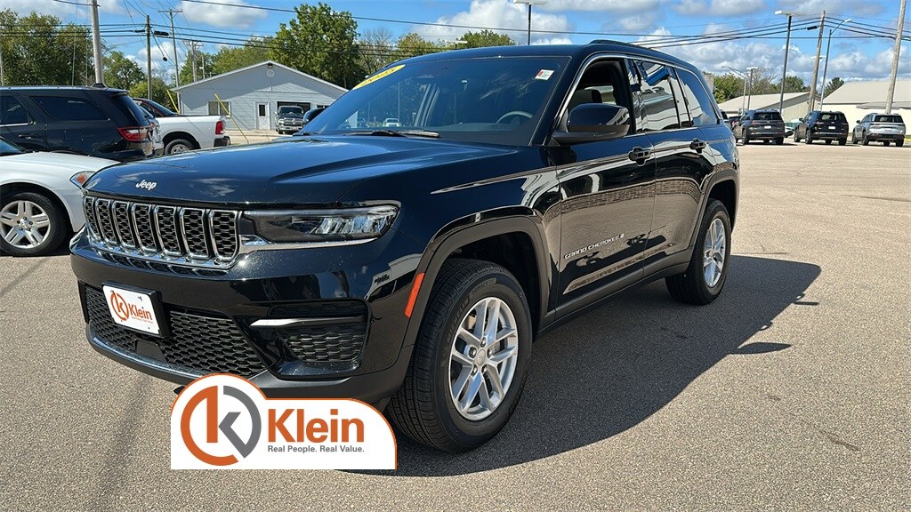 2025 Jeep Grand Cherokee Laredo photo 3