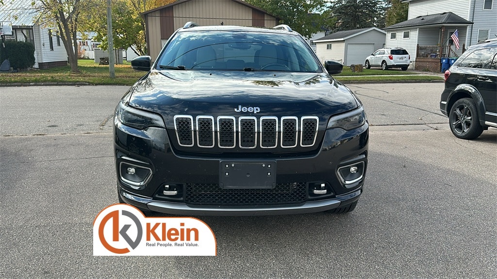 Used 2019 Jeep Cherokee Overland with VIN 1C4PJMJX0KD352375 for sale in Clintonville, WI