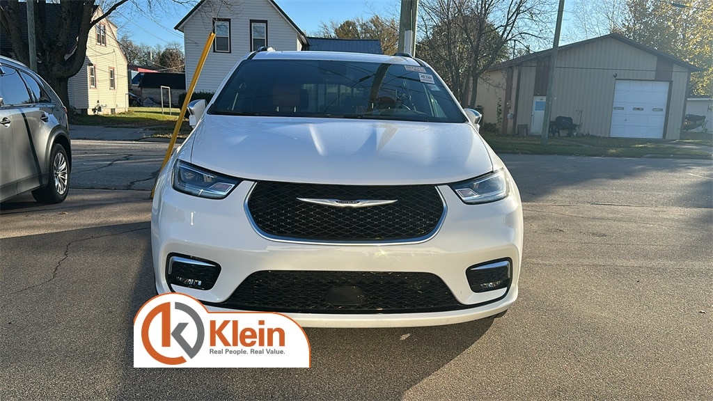 Used 2024 Chrysler Pacifica Pinnacle Van Passenger Van
