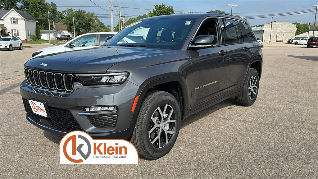 2025 Jeep Grand Cherokee Limited photo 3