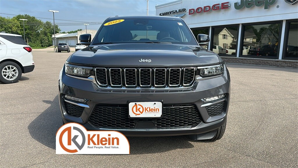 2025 Jeep Grand Cherokee Limited photo 2